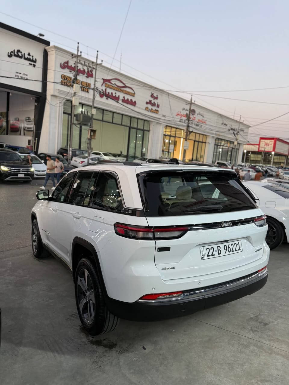 جيب شيروكي 
موديل 2023 رقم اربيل 
لوّن ابيض 
ماشية 45000 km
سيارة خليجية مواصفات لمتد 
فقط باب سايق صبغ 
محرك و كير بشرط
غرامة تحويل بشرط 
سيارة موجودة بأربيل معرض ليهات
*********** واتس آب أربيل, العراق
