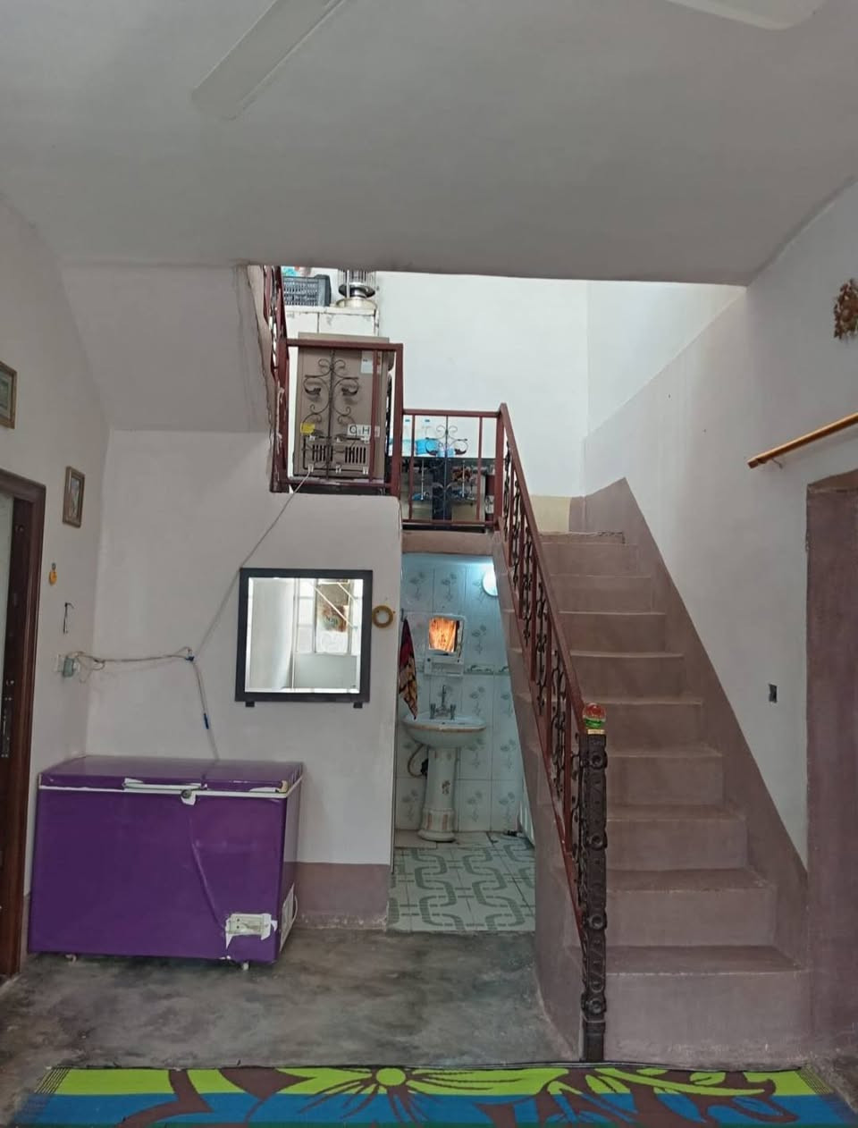 دار للبيع العنوان خانقين بختياري 
المساحة ٢٠٠متر يتكون من استقبال 
وصالة ومطبخ وغرفتين نوم وصحيات 
للاستفسار مراجعة مكتب رابەر شارع 
المزرعة قرب جامع هداية ***********
