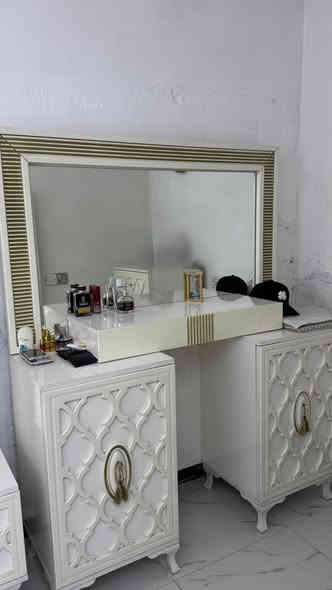 غرفه نوم للبيع نضيفه بسبب صغر المكان سعرها 800 الف المكان الحريه دور نواب الضباط للاستفسار الاتصال بالرقم 
***********
