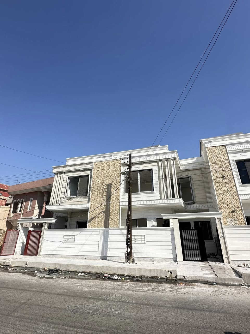 🏠 ثلاث دور  للبيع زيرو قيد الإنشاء 🏠

حي البكر  ( خلف مطعم بيت جدي)
🔹 مساحة كل دار 100 متر
🔹 واجهة ٧,5

🔹 الطابق الأراضي 
غرفة نوم+ مطبخ+هول+استقبال+خدمات

🔹 الطابق الثاني 
3 غرف نوم+ خدمات

🔹شارع تبليط بعرض 12 متر

🔹 تحويل مباشر او قرار التمليك

👌سعر الدار  ١٧٥  مليون

للاستفسار الاتصال 

📞***********

***********‬
