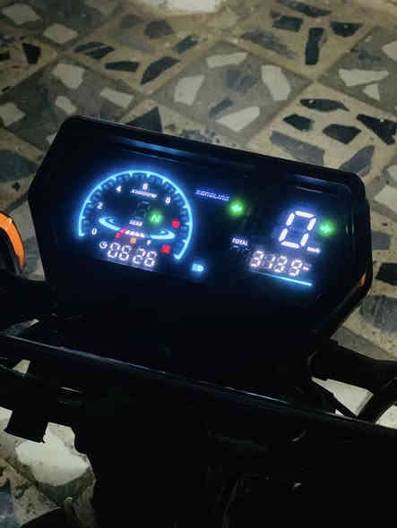 الاسلام عليكم دراجة سولنك 2024.  طالعة بل 25.   داجة مكفولة كفالة عامة.    جديدة بوضع الشركة.   كل نقصً مابيها كهربائيات سلف كلها شغالة.      سعرهاا 750. الف مجاهلها حكً الجية   مكاني صويرة.  ***********
