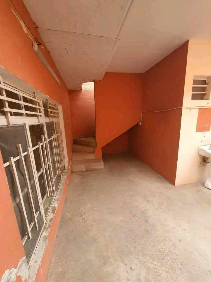 #دار_للإيجارررررر_حي_القاهره 

🪧نوع العقار : دار سكني شرقي 

📍العنوان : حي القاهره نهاية حي الجامعه

📐 المساحة : 90م

📋التفاصيل: غرفتين مطبخ حمام مخزن فوك خدمات 

#سعر_الإيجار_175


**إذا كنت صاحب هذا الإعلان وتريد حذفه لأي سبب، رجاءا أرسل رسالة إلى الدعم الفني**