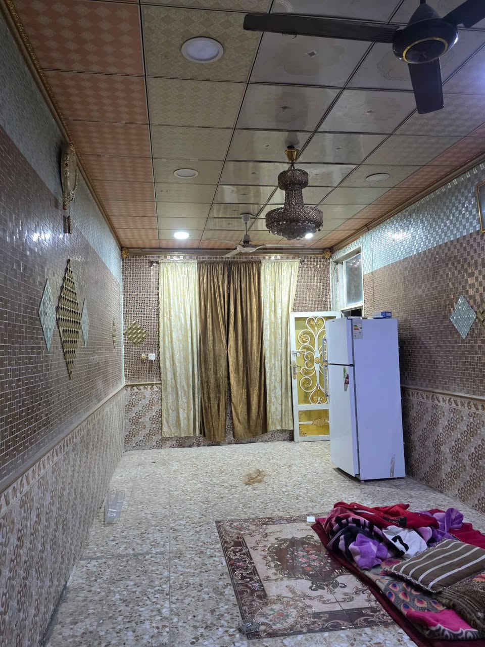 اعلان 

بيت ب 36 مساحه 150م 

مقابل معمل المرور من جهه الحكم 

يتكون من 3 غرف وصاله ومطبخ واستقبال 

وصحيات داخليه وخارجيه 

 بسعر 135  مع المجال 
 تفاصيل اكثر مراجعه الساعي للعقار 
او الاتصال بالارقام التاليه 
***********

***********
عنوان المكتب سايدين حي الشرطه مقابيل اسواق ريتاج 🧿
