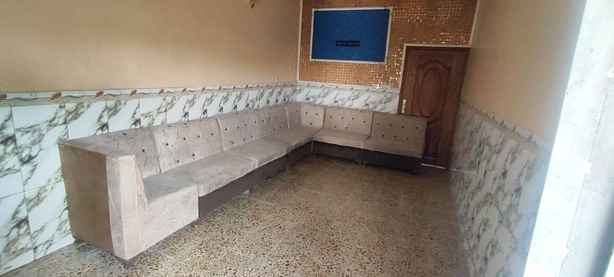 السلام عليكم اشتري طخم البيع نضيف جدا ما بي اي شي ما بي اي ضرر   6 قطع نضيف عنوان أبو رمانه سعر 175 وبي مجال الشراي يتصل على الرقم *********** عمارة, ميسان
