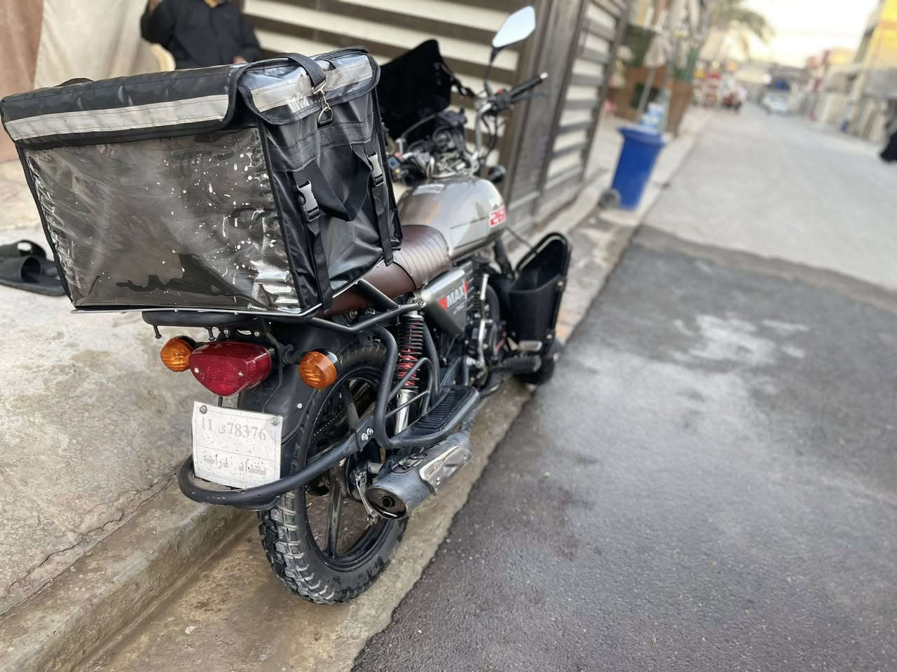 السلام عليكم دراجة دايون رقم بغداد بسم صاحب شركة باقي ع ستلام لوحات نكليزي بيها لوحات  ورقية دراجة حلوة مال شغل سعرها مليونين وربع موديل 2023وكلمن وقناعتة فلوسك يمك دراجتي يمي ايذا ماعجبتك❤️👍🏻 ***********تجي شوف بعينك اقتنعت بعافية عليك
