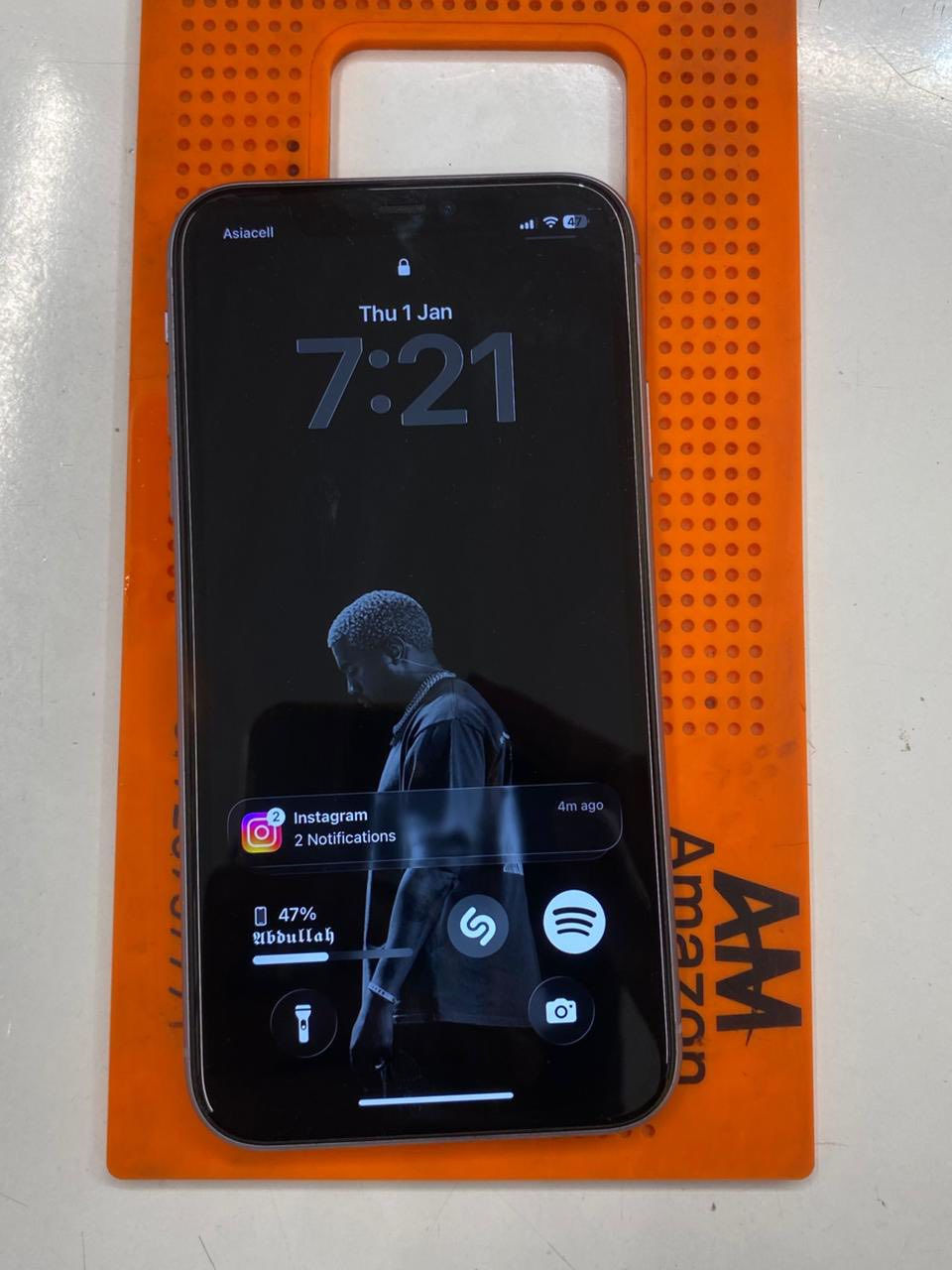 سلام عليكم ايفون 11 عادي للبيع
الموبايل مثل ما موضح بالصورة
ما مفتوح
ذاكرة 128
بطارية 73
المشكلة الوحيدة الظهر مكسور
السعر 300 وبي مجال 
الرقم واتساب فقط 
***********
