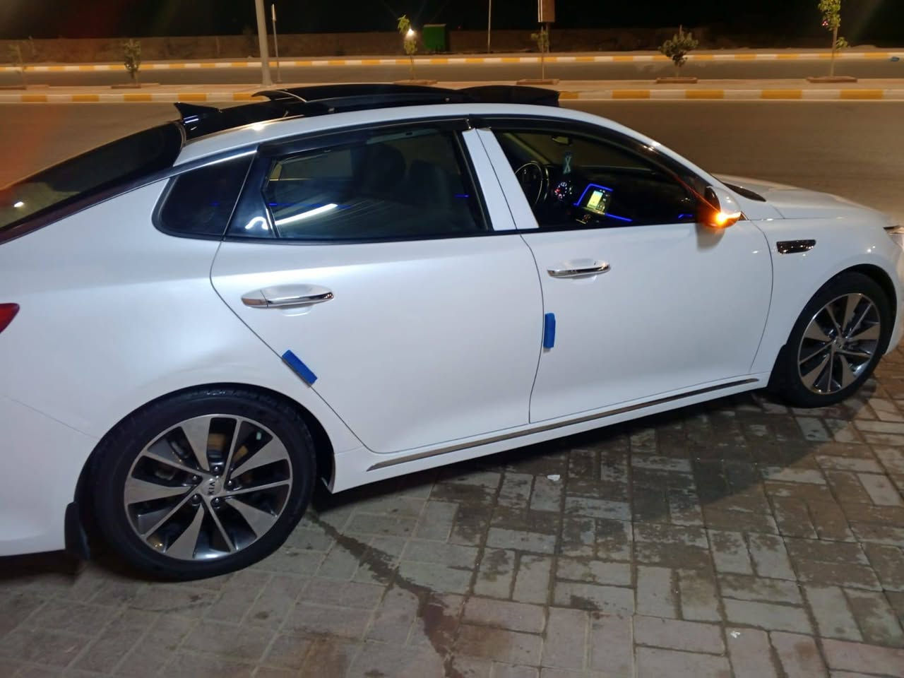 السلام عليكم
للبيع فقط 
اوبتيما وارد خليجي 
فول مواصفات vip 
لايت زينون 
كشافات 
لايت ستيرن 
زراك لايت 
كشن تدفئة تبريد 
كشن جلد + كهرباء 
مري كلاب +اشاره
بانوراما 
داخل لونين+صاج
بردات خلفيه بلادي
بك لايت لد 
حساس امامي خلفي 
كامره 
شاشه 
سماعات انفنتي +دمام خلفي
4 بصمات 
5 ويل كب 
يدأت نيكل  
شحن واير لس 
محرك 2400 دوش 
كير AT 
ماشيه 165km
كفاله من الصبغ والبارد والتبديل 
رقم سليمانيه تحويل ثاني يوم 
مكان.السياره الرمادي 
للاستفسار الاتصال فقط ***********
