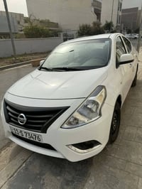 نيسان سني 2022 - لون أبيض مكفولة من كلشي! السيارة بحالة ممتازة جداً، ن...