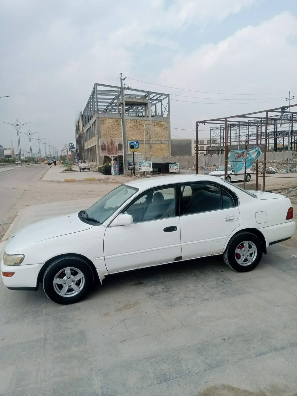 سلام عليكم كورلا للبيع مديل 1994 رقم بغداد تخم تاير جديد حداديه 90 بل ميه كير حاويه  جديد مكينه 1600 مشط جديد دشبول ايسر السيارة مكفولة من العيب الشرعي ونقل جثه والكص والاصوليات ومكفوله من الضربه القوية السعر 47 بيهه مجال بسيط العنوان الناصريه المركز رقم الهاتف ***********
