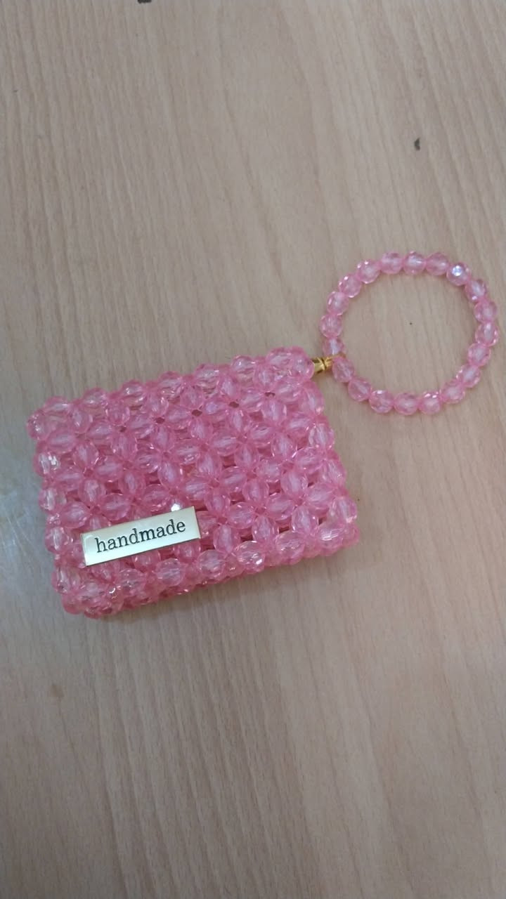 تفاصيل صغيره تصنع اناقه كبيره 🤩
من هدايا عيد معلم 
كارد هولدر يحمل بطاقات كي كرد ونقود نفذت حسب الطلب 
يوجد توصيل لجميع محافظات العراق وداخل هيت


**إذا كنت صاحب هذا الإعلان وتريد حذفه لأي سبب، رجاءا أرسل رسالة إلى الدعم الفني**