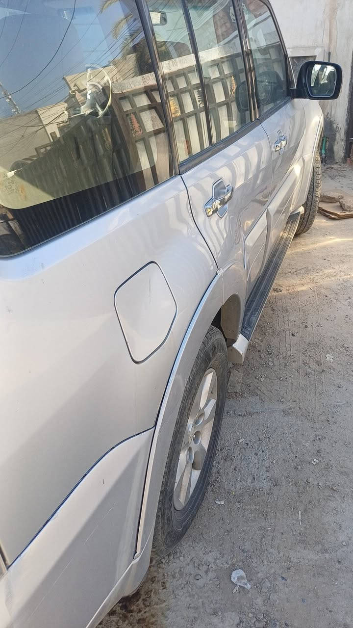 باجيرو حبتور ٢٠١٠ للبيع رقم بغداد انكليزي صبغ قطعة واحدة لون سلفر مكاني بغداد حي العدل السيار فول وكرفته كلش زينة السعر ١١٣٠٠ دولار ***********هاتف *********** واتساب

