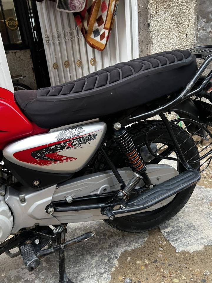 سلام عليكم اقره المنشور ل اخير يلا تراسل 👍🏻 دراجه بوكسر موديل 2021  رقم بغداد تحويل ثاني يوم  دراجه انطيك رقم راعيه الي يحولك وانتا يمي تتصل بي وتتفق ويا شوكت تحول يلا استلم فلوس دراجه خير من الله دلفري ما مشتغله جديده بمعنا الكلمه مكينه مكفوله من البرغي سبانه ما ممدوده عليه  المكينه لا تبخير لا صوت لا تنقص مكينه تخبل ودراجه ما مفتره هواي بقت بل حجز هواي راعيه رقمه واشتريته منه دراجه نقص مرايات والمرايات عندي وما شادهن ودرع مالته موجود دراجه فقط مبدل بيه كلجات فقط الباقي كفاله شاصي كفاله تجي وتشوف بيعنك تايرات جدد قبل فتره شديتهن جبلي بيه زنون يصطر  كهربايات كله شغاله كله ما بيه نقص برغي اخوي وحبيبي سعر ما يعجبك اعبر المنشور لن دراجه ابيعه بهاذا سعر امشي على نضافته وما مستعجل دراجه بس على ايدي سعر دراجه 1900 خويه دراجه ما بيه مجال عنوان بغداد الكمالية تواصل *********** تواصل فقط واتساب فقط واتساب
