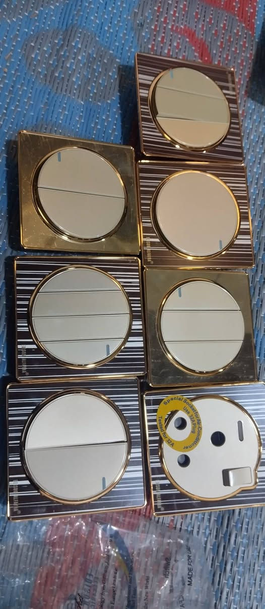 سعر كارتون 100 الف يحتوي على 50قطعه نحاس اصلي بلك انارة أحادي ثنائي ثلاثي رباعي ***********
