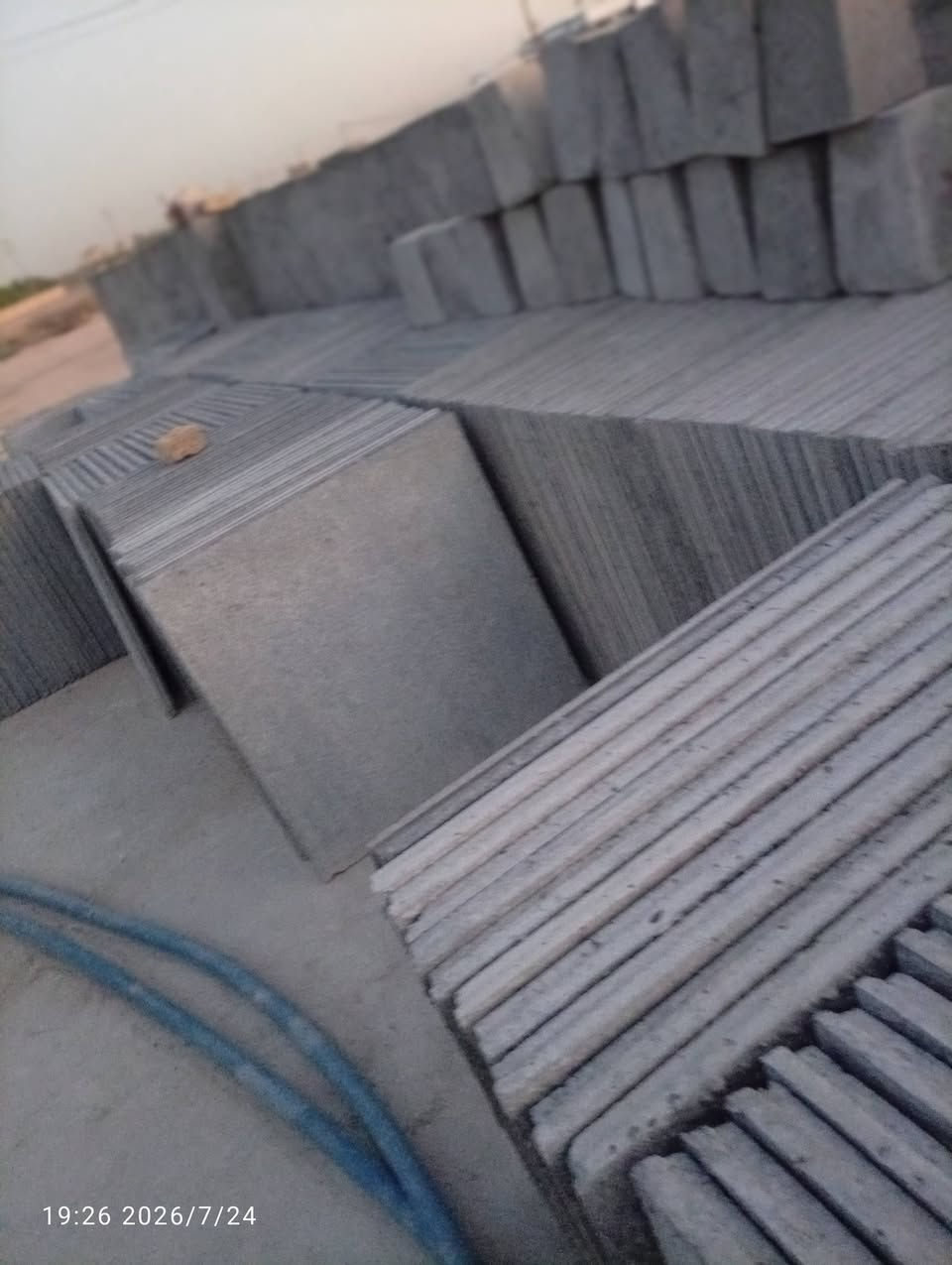 السلام عليكم شباب قوالب اشتايكر  ابو  تلاثه ونص الستاندر.  للبيع العدد 100قالب   الطول والعرض ((80×80))  بغداد  قرب الكماليه  السعر 35الف وبيه مجال  لاستفسار ***********. @
