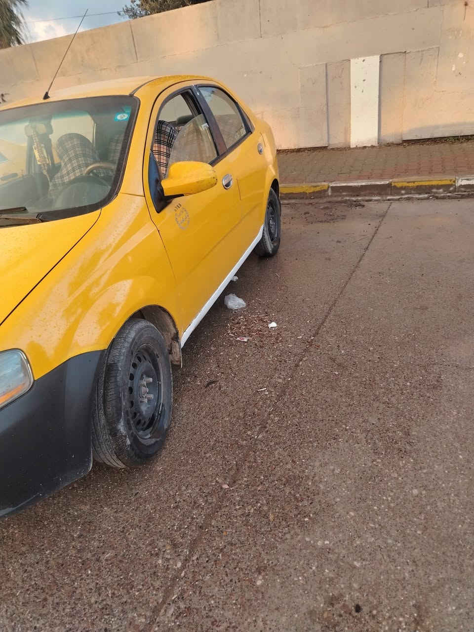 سلام عليكم للبيع سيارة تكسي افيو 2006 شرط التحويل رقم جديد رقم مميز  السعر 48 بيها مجال سيارة كلين اتصل على هذا الرقم ***********
