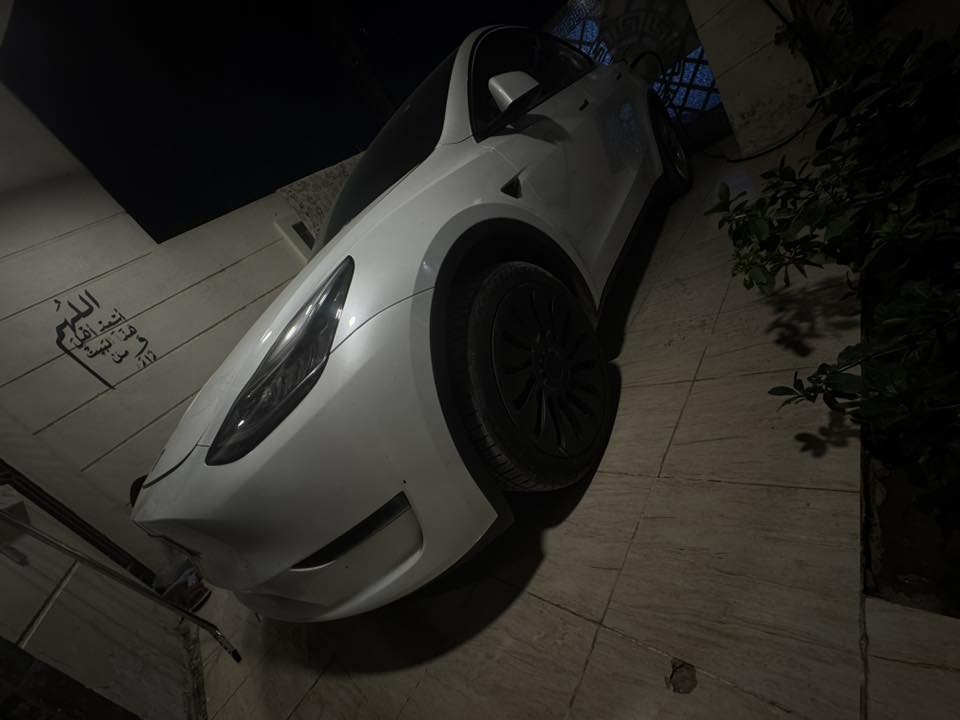 للبيع 
Model Y 
2023  DUAL MOTOR 
لونك رينج 
ماشية 70 
رقم بغداد 
حادثها جاملغ خلفي و هلال الباب 
بدون ايرباك صور الحادث مرفقة 
اون لاين 
و بيها حساب بالشركة
و الخ من المواصفات

للبيع 
23000$ و بيها مجال 
***********
