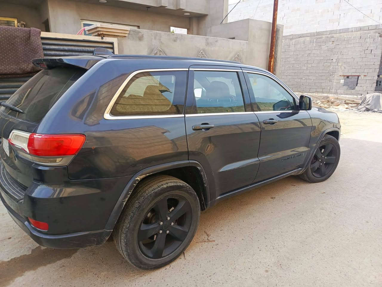 السلام عليكم جيب لاريدو امريكي 2015 لمتد فول مواصفات حادثة خفيف ربع البنيد والجاملغ اليسر  وشبر من باب الراكب  
 
المواصفات
-محرك 3600 V6
-كير 8 نمر  
- 4x4 فور ويل
- فتحة سقف
- بصمة
-شفتات ستيرن
-شاشه جبيرة 
- شاشة اعطال
-كشنات تدفئ امامي
-كشنات كهرباء الامام
- كشن ميموري خزن
-تبريد خلفي
-منافذ كهرباء
-كشنات جلد
-حساسات خلفية 
-صندوق كهرباء
-تشغيل عن بعد
-رقم بغداد 
-ماشيه ١٦٠ ألف 
-سعرها ١٧٠ وبيها مجال للطيبين

للتواصل : واتساب ***********
