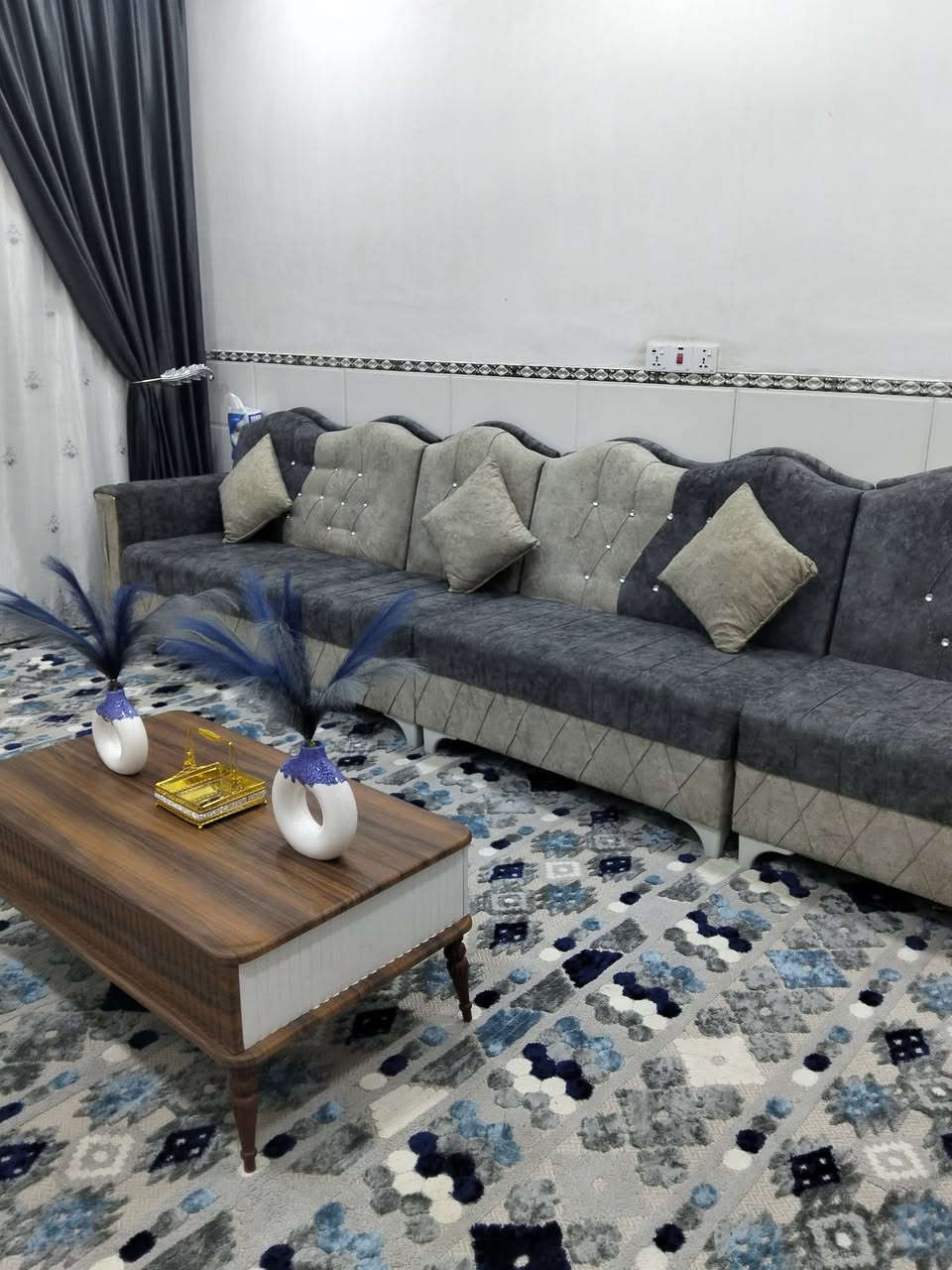 ديوان للبيع استعمال قليل أخو الجديد  السعر250
بغداد /مدينة الصدر /***********
