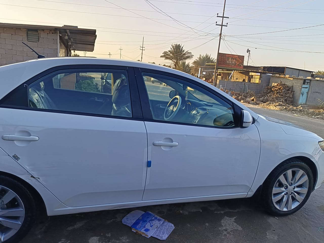 سلام عليكم 
كيا سيراتو للبيع   2011 خليجي محرك 1600 دوش  رقم سليمانية جديد سنوية 28  كير و محرك مكفولات تدفئة تبريد جديد  تخم تاير حداديه جديده صدر جديد السيارة ما بيها اي نقص

 بيها بارد فقط السياره بدون حادث

مواصفاتها 

تحكمات ستيرن 

حساسات خلفية 

اشاير بالمري 

مكانها كربلاء طويريج 

سعر 107بيها مجال قليل 

للاتصال *********** 
واتساب موجود
