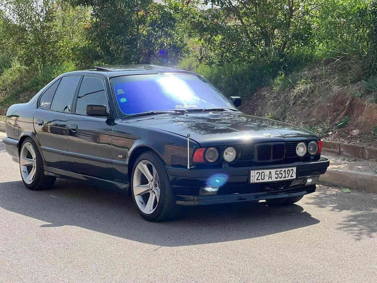 سلام عليكم bmw 525 مفتوح موديل 1991 للبيع سياره نضيفه كلش كير مكينه مكفولات 
كهربائيات كلها مكفوله 
سياره نقصها بس تبريد 
باتري جديد تخم وياله خليه جديد وتايرات تخم جديد 
سياره صدر امامي خلفي جديد
سياره صارف عليها كلش هواي وفلوسها بيهاا 
وشرط تحويل ثاني يوم
مكانها بغداد حي الخضراء 
رقم الهاتف : ***********
السعر 55 وبيها مجال

