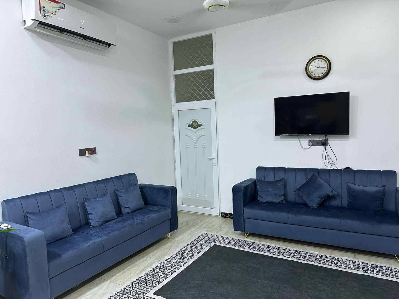 السلام عليكم مشتمل للايجار المساحه 120 طابق ارضي فقط يحتوي على غرفه نوم كبيره 6.5 واستقبال وهول كبير مع مخزن ومطبخ وصحيات داخليه وخارجيه
العنوان الطشاش شارع القاضي خلف أفران العراقي
للاستفسار  *********** اتصال فقط
