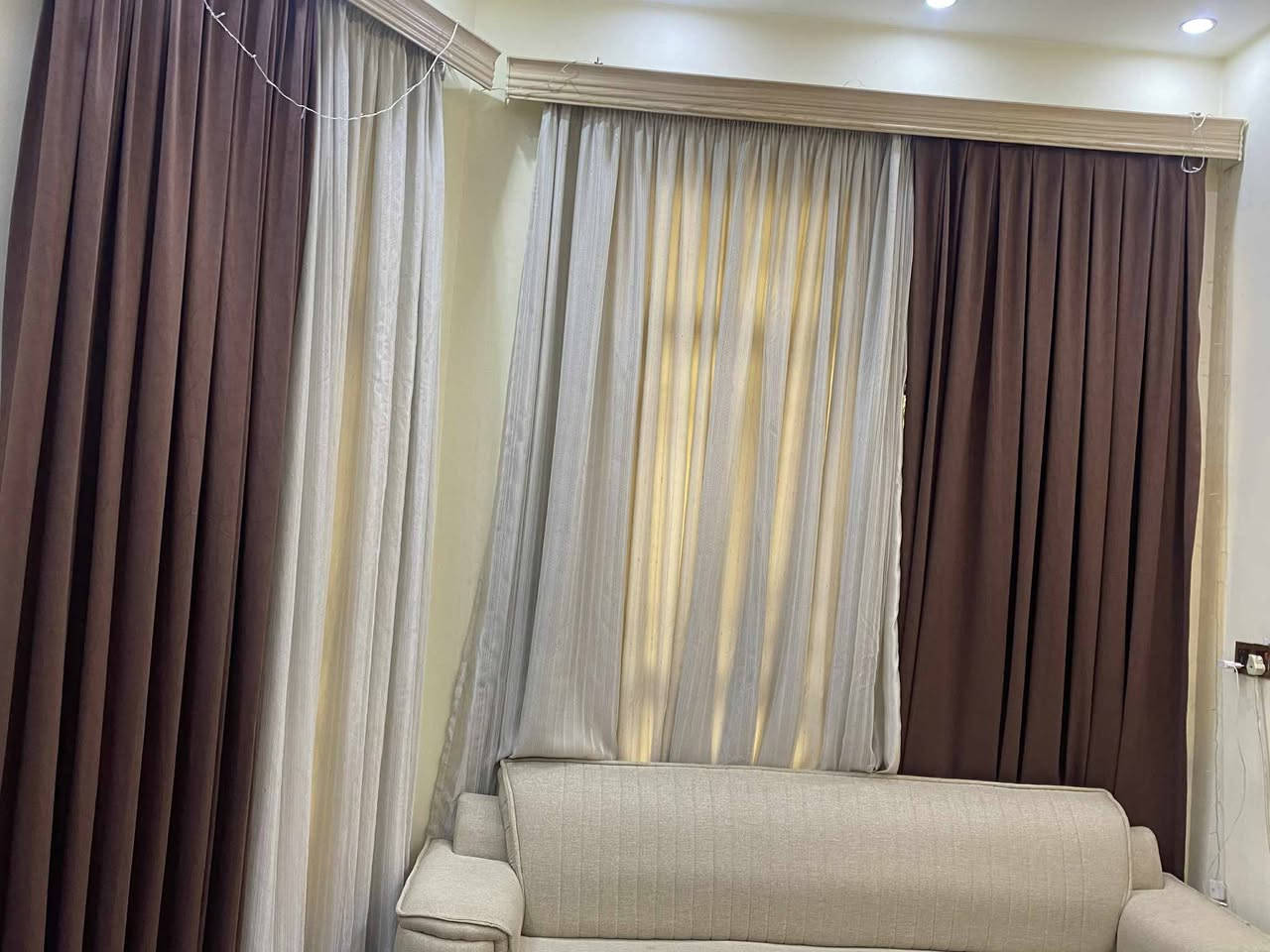 تخم ٨ مقاعد تفصال من ثكيل مع البردات وطبلات والفرشه السعر ٧٥٠ وبيهه مجال


**إذا كنت صاحب هذا الإعلان وتريد حذفه لأي سبب، رجاءا أرسل رسالة إلى الدعم الفني**