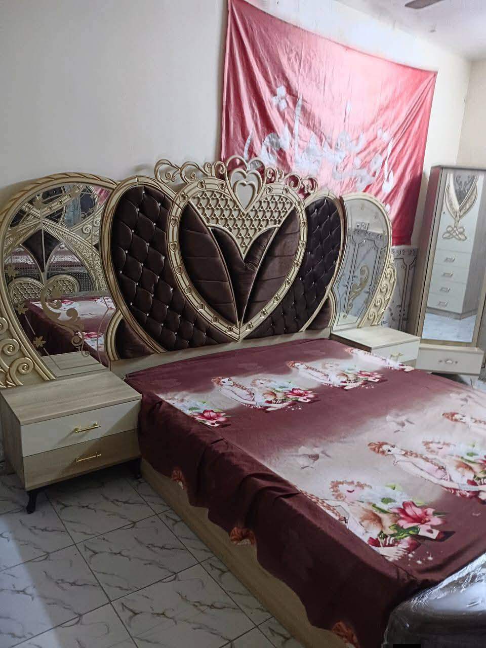 السلام عليكم ورحمة الله غرفه تركي للبيع تسع قطع اي ستفسار خاص او انتصال عل رقم بي وتساب ***********
