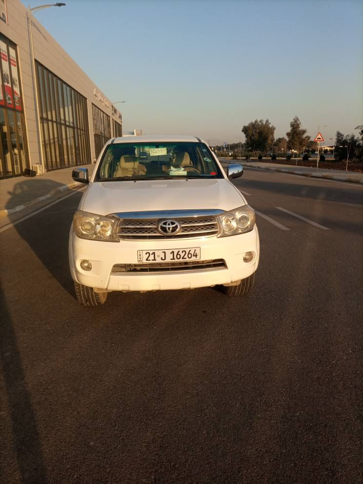 ڤۆڕچێنەر 2009
بێ بۆیاغ بێ شوخت
ڕەقەموو سەنەوێ تازەیە
ناو ڤوڕمیگایە
هەموو گیانی بەشەرت
بەناوی خۆمەوەیە
ژ م  
***********
*********** بغداد, العراق
