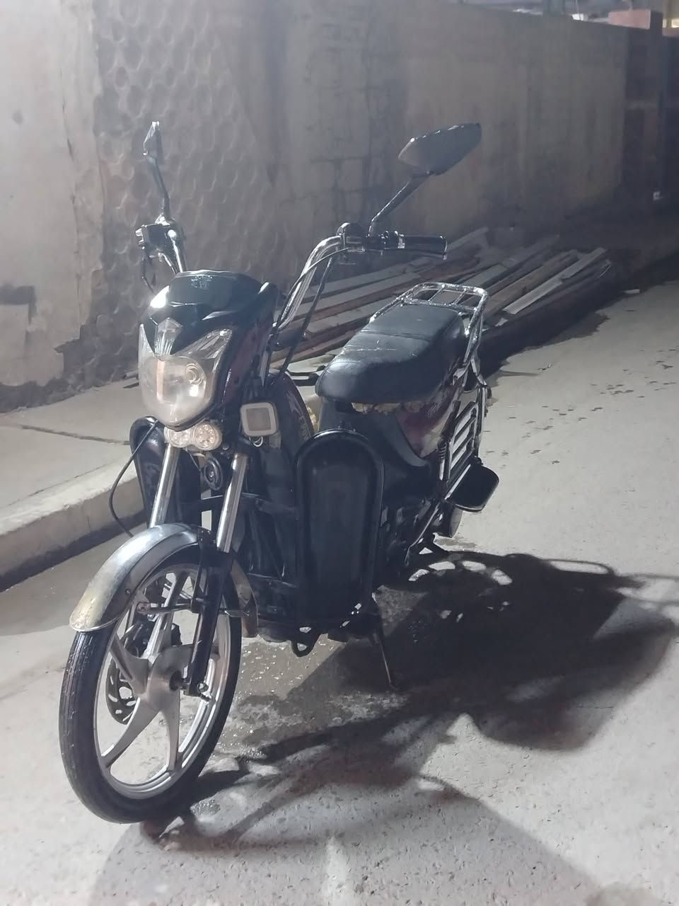 سلام عليكم
هارلي موديل22 سوبر بيع فقط بدون مراوس
بطاريات عل فحص نضيفات
كهربائيات شغاله
تايرات نضيفه والوره جديد
بي عواج من وره كالو بوربرنات لو بشاصي ماعرف ابيع هلموجود كلشي ما مأثر تروح وتجي بي عل فحص
السعر 250 وبي مجال حك الجيه
مكاني فلوجه
*********** بي واتساب
