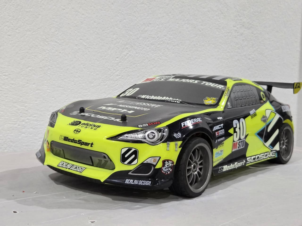 سلام عليكم
Hpi تورينك دفع رباعي جديد حجم ١/١٠ بطاريه و شاحنه و كارتون موجود.


**إذا كنت صاحب هذا الإعلان وتريد حذفه لأي سبب، رجاءا أرسل رسالة إلى الدعم الفني**