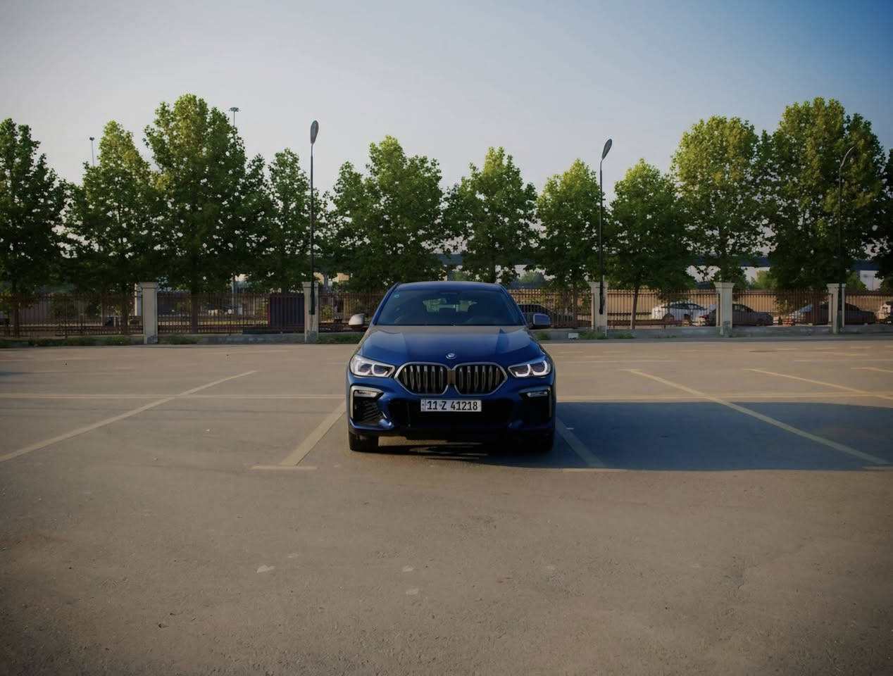 🚗 مراوس ويه لاندكروز فقط
BMW X6 M50i –  2021| وارد خليجي    وكالة العروش

🌍 المدينة - بغداد –  المنصور 

•   🛣️  المسافة المقطوعة    -   68 الف كلم 

------------------------------------------------------------  
***********
✅ المواصفات :

🔧 المحرك: 4.4 لتر V8 توين تيربو
📏 الممشى: 40,000 كم
🌍 الوارد: خليجي – عروش
🛡️ الحالة: مكفولة بالكامل
🛞 الجنوط: 22 إنج رياضية

• قوة تقارب 600+ حصان (نسخة M Performance)
• ناقل حركة أوتوماتيك رياضي 8 سرعات
• نظام الدفع: xDrive دفع رباعي ذكي
• أنماط قيادة متعددة (Comfort / Sport / Sport+)
• مقاعد M جلد رياضي فاخر
• مقاعد أمامية كهرباء مع ذاكرة
• تدفئة وتبريد للمقاعد الأمامية
• تدفئة للمقاعد الخلفية
• تدفئة مقود
• سقف بانوراما
• إضاءة محيطية متعددة الألوان
• شاشة وسطية كبيرة iDrive Touch
• Apple CarPlay & Android Auto
• نظام ملاحة GPS
• نظام صوت Harman Kardon المحيطي
• شاحن لاسلكي
• كاميرات 360 درجة
• رادار أمامي وخلفي
• نظام المحافظة على المسار
