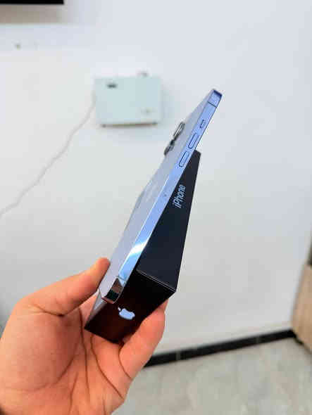 ايفون 13 برو ماكس ذاكره 1 تيرا يعني الف كيكه بطاريه 88 يعني جديد نضافه ميه بل ميه خيال مال زلغ مابي كامل ملحقاته وتر بروف فحص حاسبه كله نورمال يعني ممبدل بي شي شرط تفحص بالوكاله نموذج M الأصلي ✌️
لون مميز  متوفر توصيل بشروط اوليه و تاخذه ضمان 5 ايام اي مشكله او عطل من المركز 
السعر 725 الف 🔥🔥🔥
العنوان بغداد البياع شارع 20 مقابيل علي العناب او الشيف السوري مركز الهاتف لاصلي 
📞📞***********
📞📞***********
