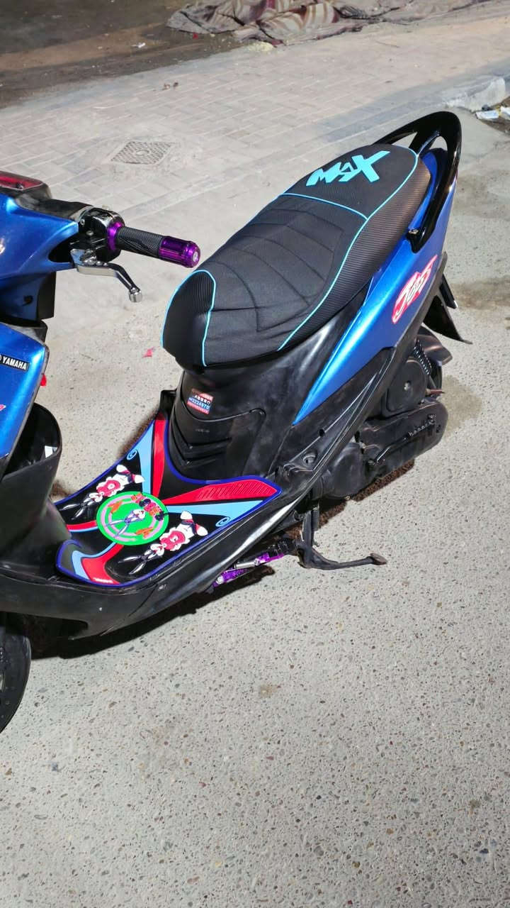 السلام عليكم ماكس عدله كفاله عامه من كلشي دراجه بلادي ٤٩ مكينه خرسه كلشي شغال بيه  هندر اشاير بك لايت عالي ناصي هورن كلشي شغال ماتذب عليها ربع دراجه مزوده من الخارج كفر كشن اشاير بلادي بك لايت بلادي جيب مصلح وياك وافحص دراجه نقصها بس سايق كامله مكمله  سعر (( مليون )) مكاني بصره القبله الرقم: ***********
