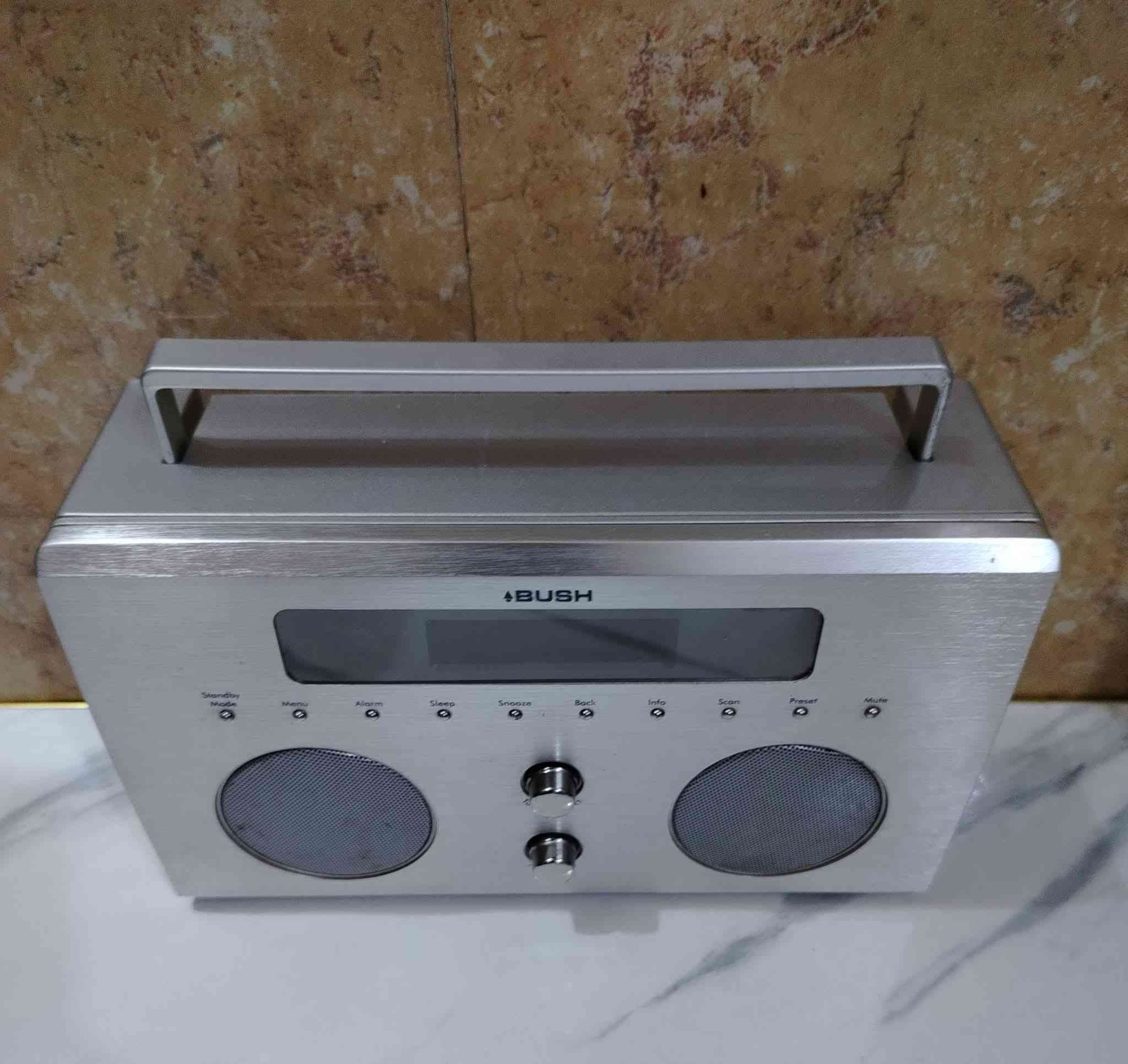 راديو ماركه BUSH الجهاز يعمل باتري وكهرباء واجهه الجهاز مصنوعه من الألمنيوم سماعات اثنان الجهاز باله اصلي جاي من بريطانيا صوت نقي وسحب جدا قوي الجهاز نضيف جدا جدا السعر على الخاص#&&&*+
#ريال #دينار #درهم


**إذا كنت صاحب هذا الإعلان وتريد حذفه لأي سبب، رجاءا أرسل رسالة إلى الدعم الفني**