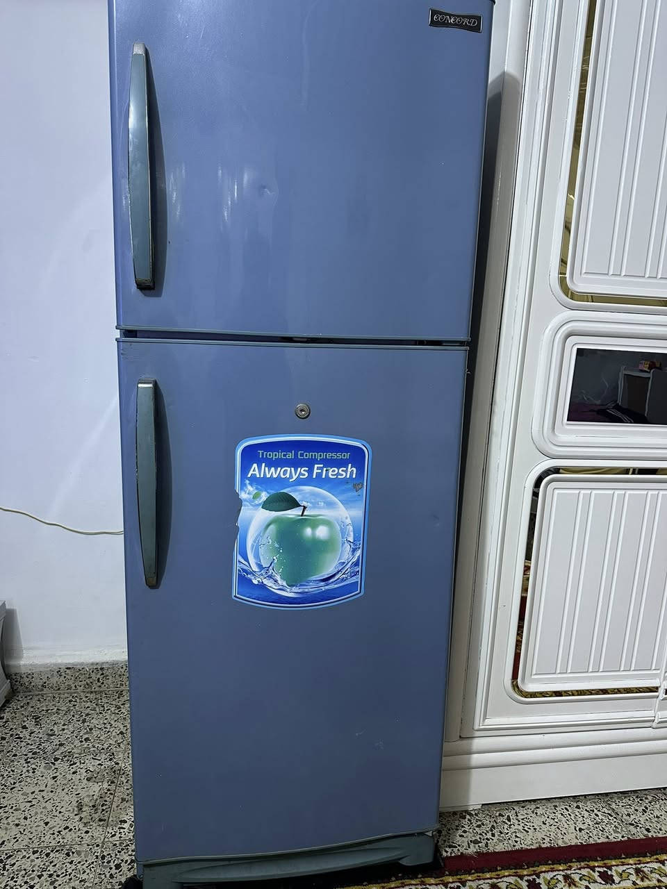 السلام عليكم ثلاجه للبيع حجم 16 قدم نضيفه تبريد خير من الله الشراي يتصل ممتواجد على الفيس ***********
