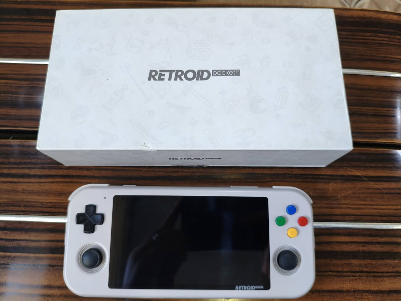 السلام عليكم
#للبيع
#RERTOID  POCKET 3 PLUS 
ريترويد بوكيت 3 بلاس
السعر 150 قفل غير قابل للتفاوض
النظام اندرويد 
الذاكرة 128GB
الشاشة لمس 
الجهاز اخو الجديد نظيف جداااااا
يشغل ببجي وكلفديوتي وجميع العاب التلفون 
يشغل محاكيات كل الاجهزة القديمة والبلي 2 
تكدر تنزل عليه كل التطبيقات الي موجودة بالتلفون 
وهواي مواصفات اخرا 

الملحقات كيبل شحن فقط والكارتونة 
 العنوان: حلة/حي الزهراء 
***********
يوجد توصيل لجميع محافظات العراق
