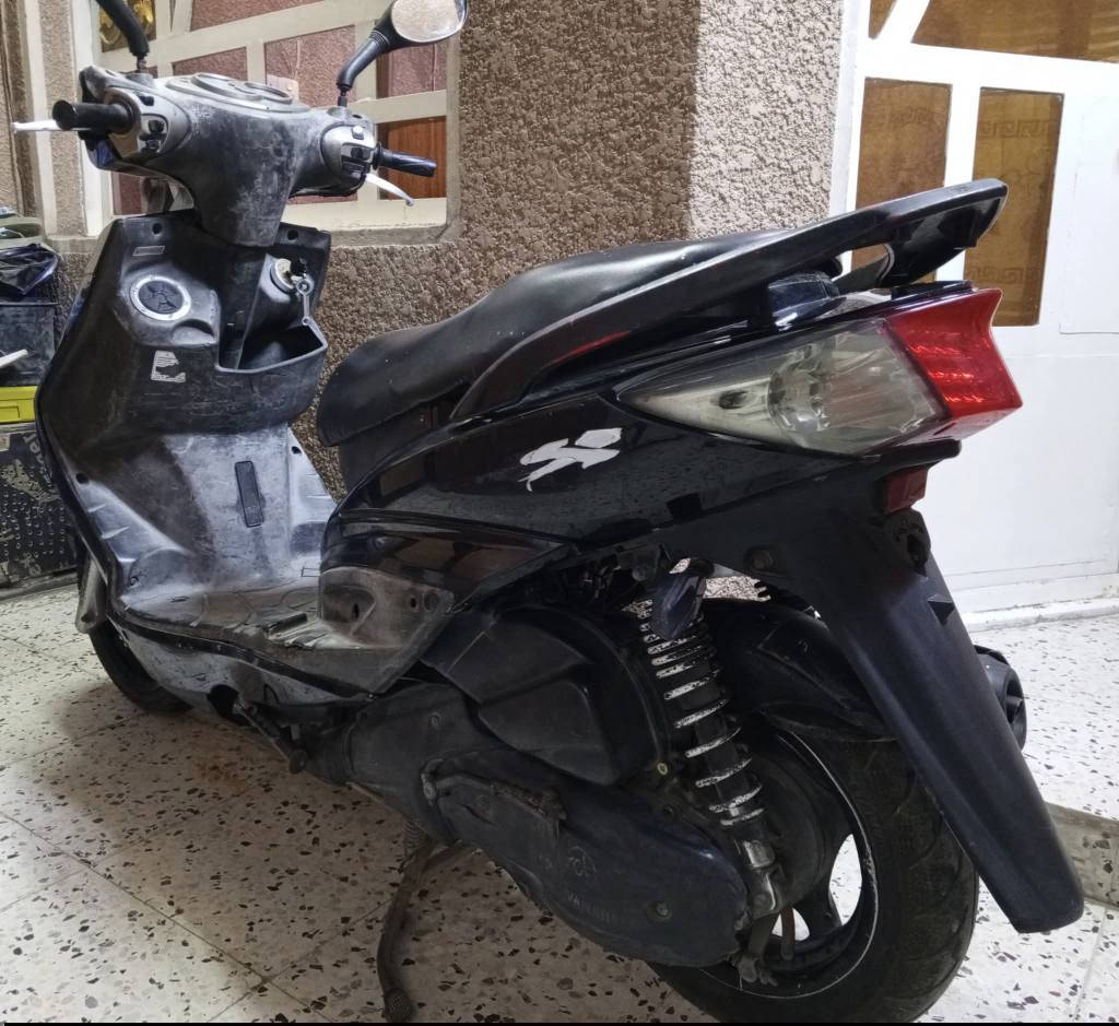 سكنس فحل ياباني  نوزل خطين نضيفه وكامله وجاهزه مال بيت مكينه  نضيفه وناعمه لاتنقيص ولا تبخير ولا نضوح ولا صوت شغاله سلف وهندر كهربائياتها كلها شغاله مابيها نقص اوراقها موجوده الدراجه ربع ماتصرف عليها مكاني بغداد السعر 700 وبيها مجال *********** بغداد, العراق
