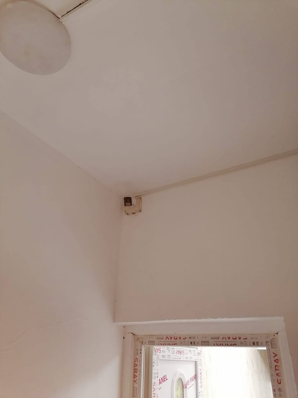 الحمد لله تم إكمال تنصيب 8 كاميرات مراقبة ضمن منظومتين متكاملتين.
الفني الكهربائي صالح الجبوري
بعقوبة ***********
