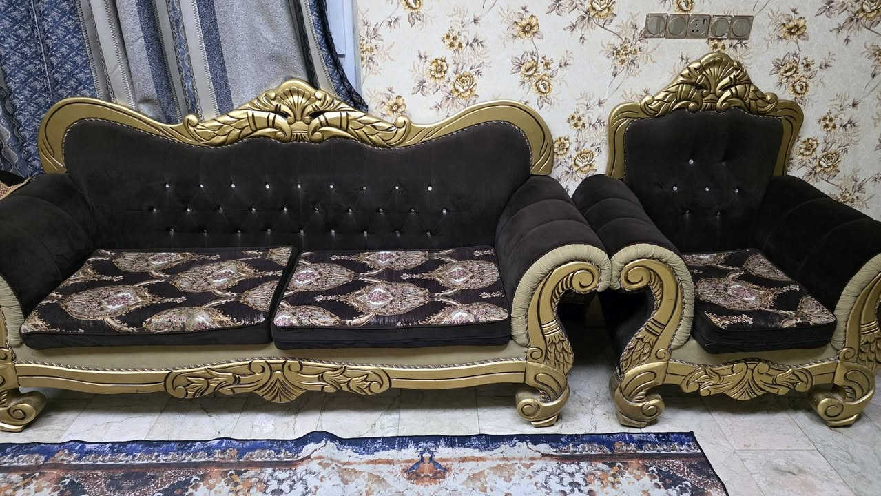 السلام عليكم تخم رئاسي للبيع عدد المقاعد ١٨ استعمال سنة النظافة ٩٥% للاستفسار الاتصال على الرقم ***********
