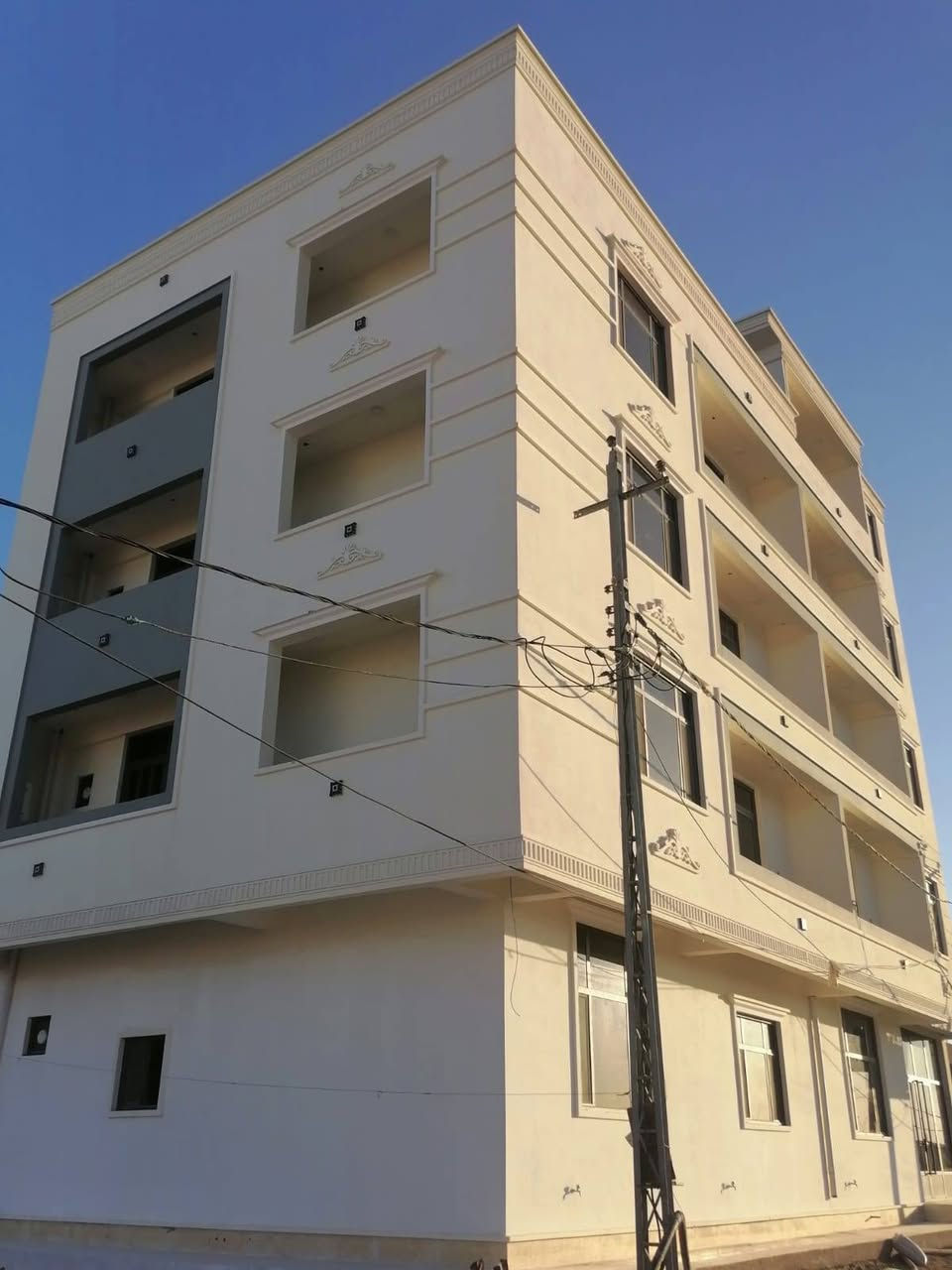 يوجد لدينا بنايه تجاريه للايجار تحتوي على ١٣ شقه غرفه +صاله+ خدمات بنايه زيرو بناء حديث 2026 صفر غير مسكونه جديده مطلوب ايجارها بالكامل خلف مطعم الدله قرب جامعة المعارف
للتواصل على الرقم التالي
***********
