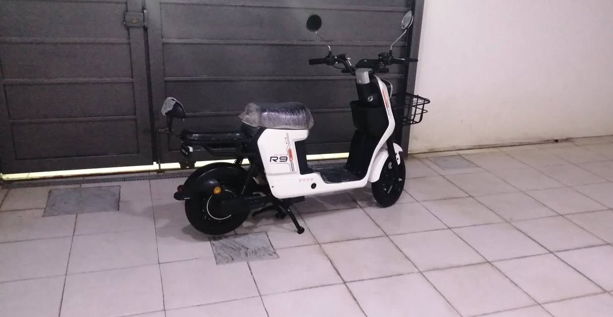 للبيع دراجه شحن  R9 

موديل 25 قبل شهر اخذتها بعدها زيرو

5 بطاريات كبار 

ملف 1500 

الدراجه صناعتها كوري اصليه مو صيني 

مكان حله 

السعر 550 وبيها مجال

***********
