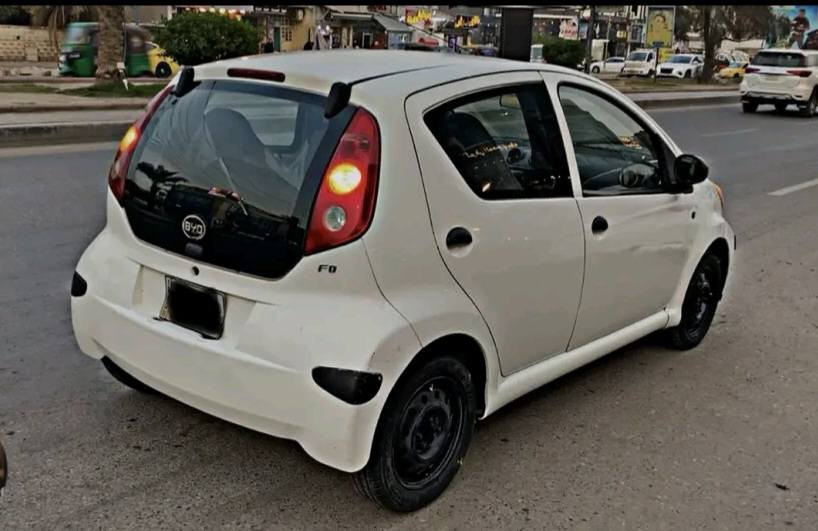 بي واي دي نظيفة جدا بدون صبغ 
تبريد شغال
تخم تاير جديد
كير عادي ٥ نمر و البك ٦ ممتاز
 مكينه ممتاز
كهربائيات عالي ناصي اشاير هورن  بلادية وضع شركة
بدون صبغ 
رقم بغداد بسمي شرط التحويل
بصمة
جام كهرباء
ب٢٨ ورقة
بغداد/جميلة/شارع خيرالله
***********
