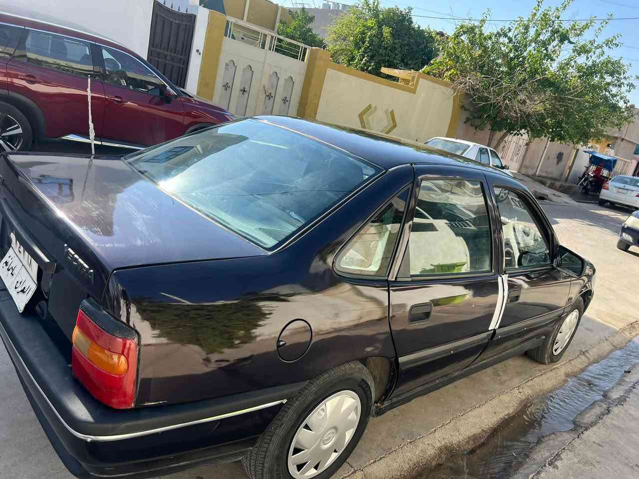 أوبل فيكترا موديل 1992 
مكينه 18 كير و مكينه بةشةرت
جوار تايةي تازه 
وكالةي بة ناو خومانةويه
سنوي ساليكه بةسةر چون
نرخي 34 معامةله راقم تلفون ***********
