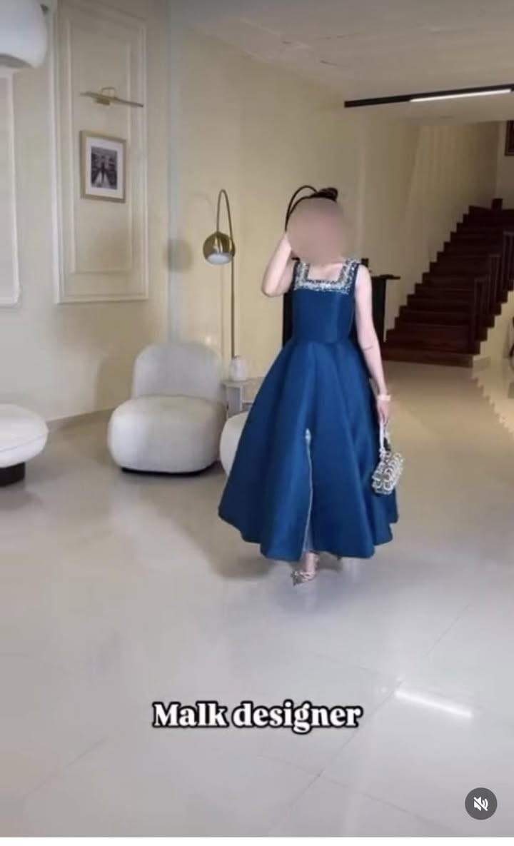 فستان للبيع جديد 
قياس 44
السعر 65
للتواصل واتساب فقط
***********
