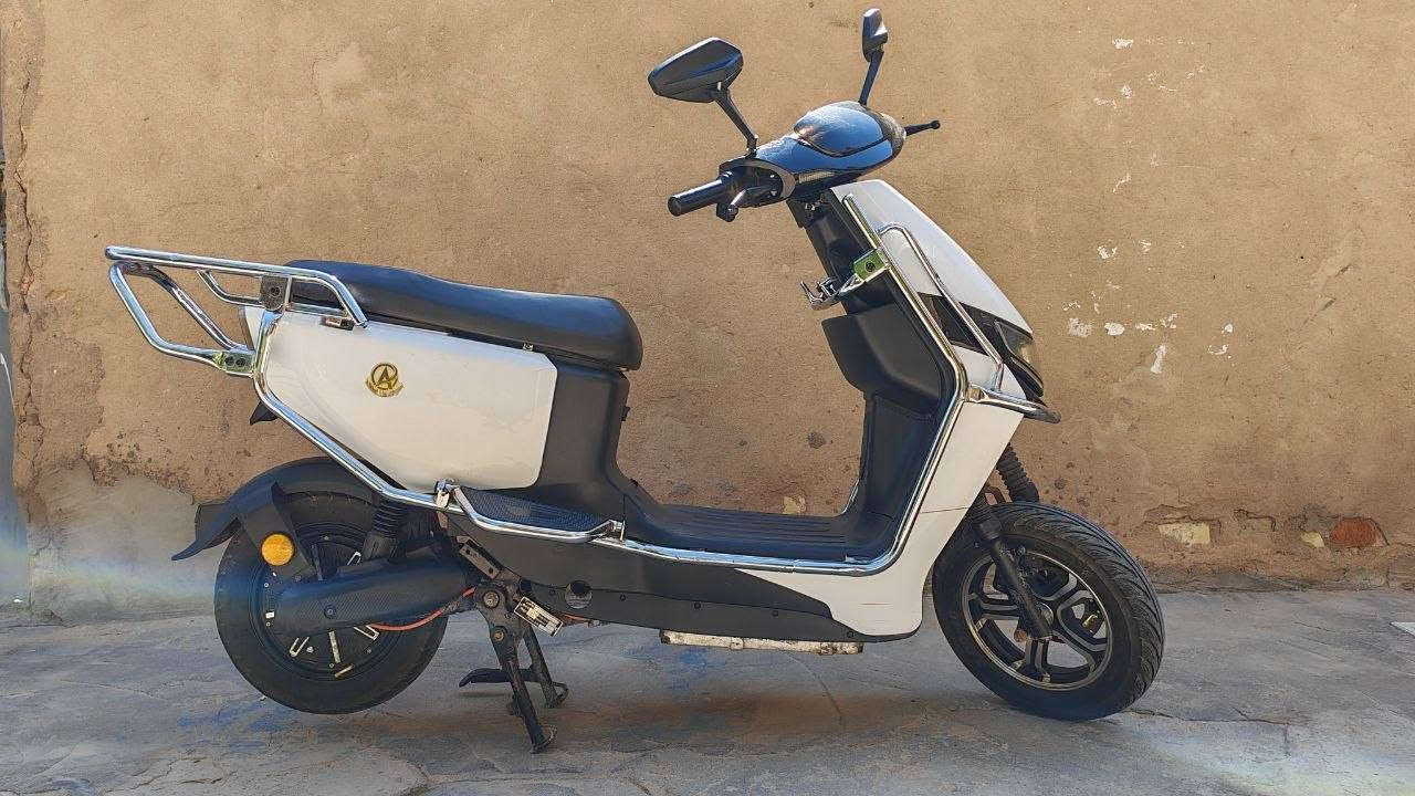 سلام عليكم درجة شحن من نوع ياكوزاYakuza الدراجه نضيفه بس ملفها محترگ بطاريات ذاك اليوم شادهن ضمانهن ما خلصان الدراجه كل نقص ما بيهه بس ملف+يجي ويه خوذه +صندوگ رقم التواصل *********** السعر 550الف سعر الملف 100الف وموجود بكل مكان
