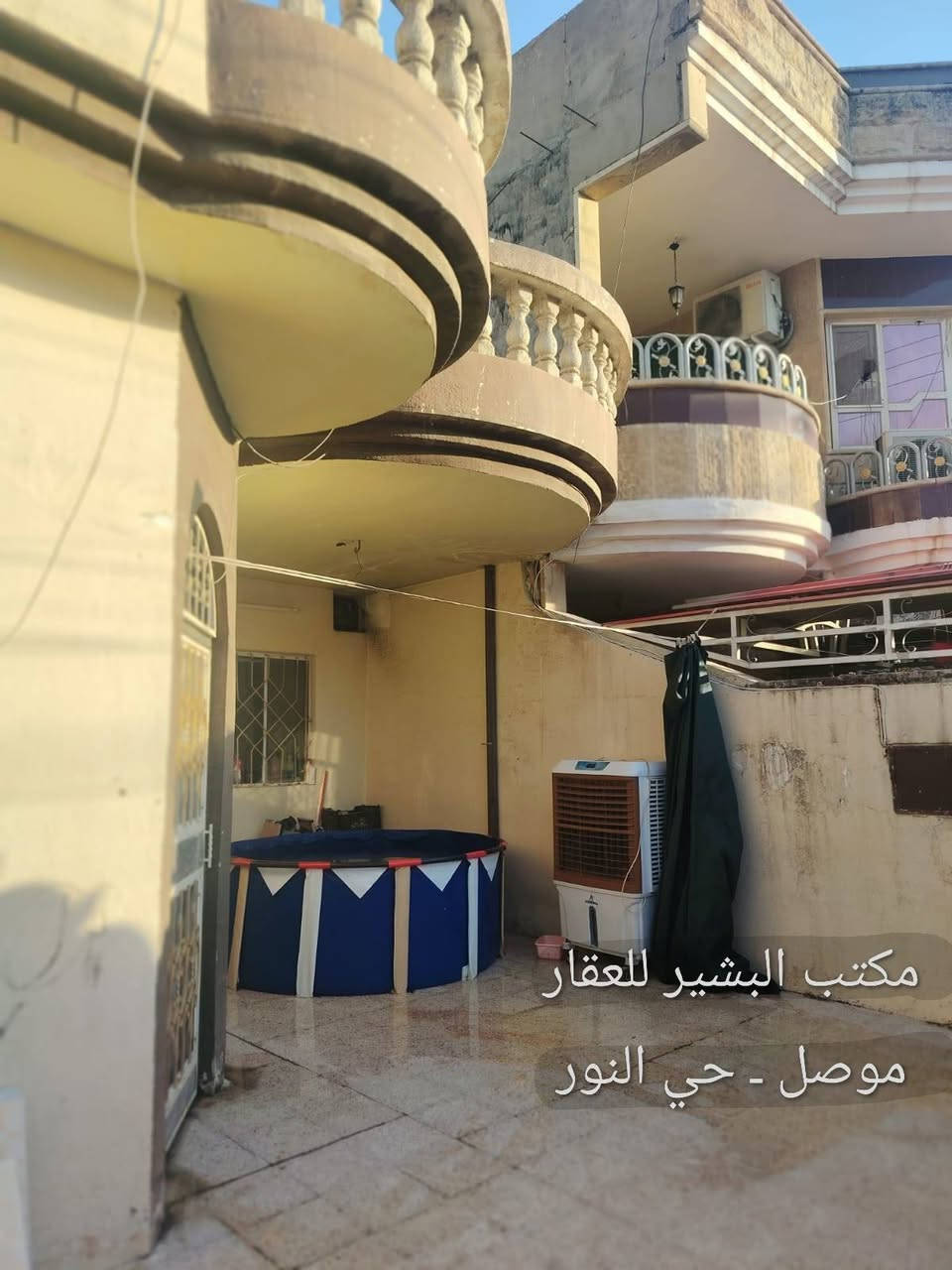 دار للبيع ..موصل حي الاخاء ملك صرف طابو الزهور يقع على شارع عريض ٢٠ متر شارع الشركه الوطنيه للتقسيط ورصيف عريض المساحه ١٤٥ متر واجهه ١٢.٥ متر 
يتكون من غرف نوم عدد ٢ وهول كبير ومطبخ وصحيات  طابق واحد 
المكاتبه مع صاحبه الشرعي 
للاستفسار الاتصال على ارقام المكتب ..
***********
***********
***********
او مراجعة المكتب في الموصل حي النور سايدين دانيه ماركت مقابل صيدلية الكوثر.
