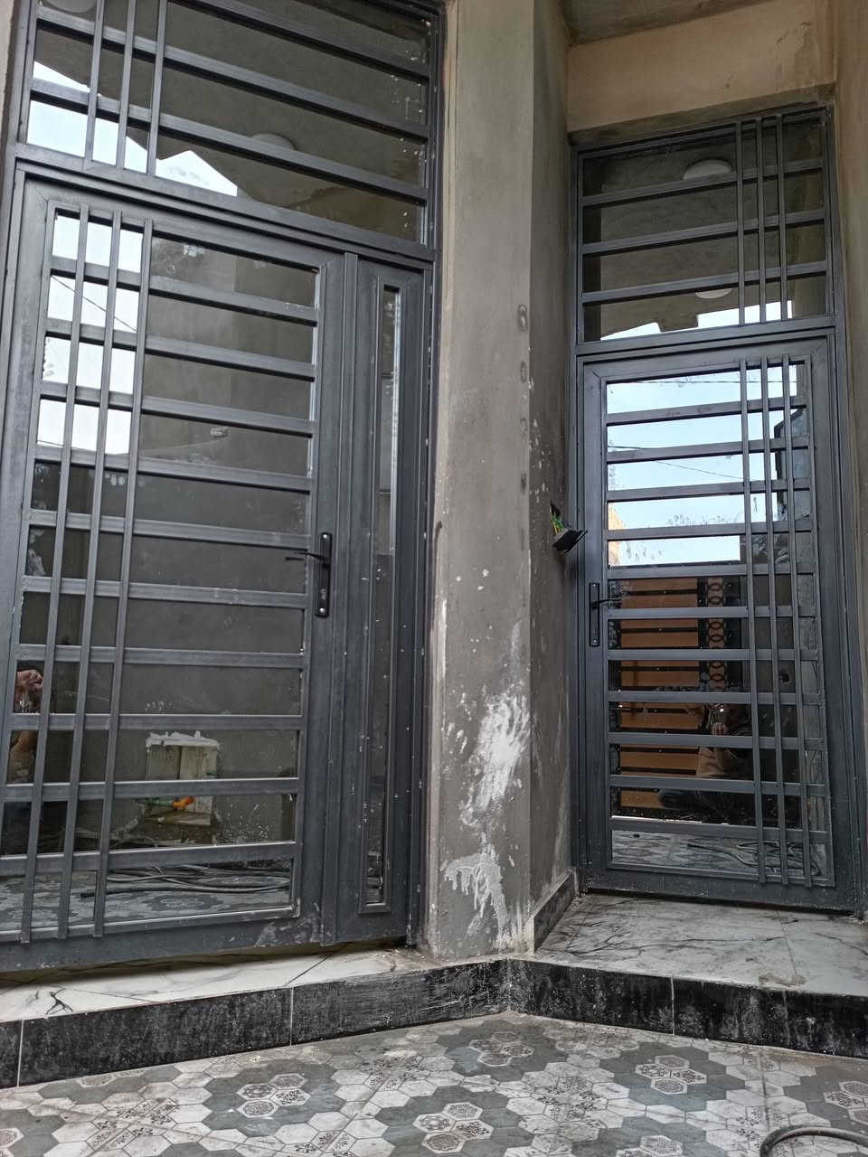 مشتمل للبيع في منطقة السفحه الثانيه بل 8 الاف خلف شارع أحمد الوائلي بيتونه مسكوفه سندوج جاهز للسكن ماء وكهرباء بلباب بأسمي ينباع نقد 53 اوبيه مجال للاستفسار ***********
