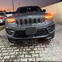 ورحمه الله وبركاته جيب كراند شيروكي لاريدو 5راكب    2024   مرقم بغداد ...