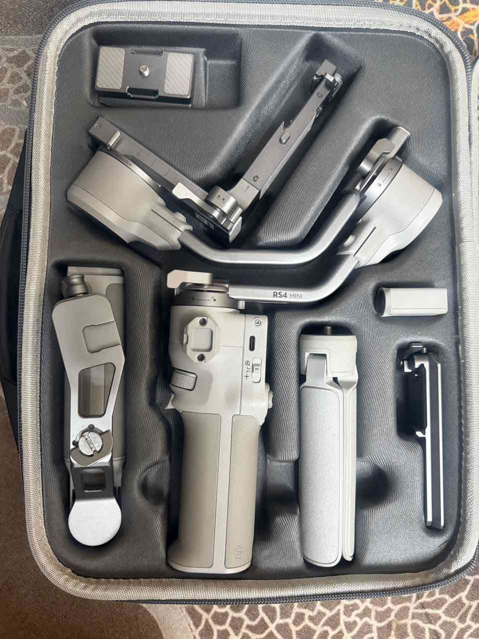 Dji RS 4 mini combo
نضيف جدا نضافته ١٠٠٪ مستخدمه كم مره فقط كامل ملحقات هوه وكارتونه

للبيع مكان بغداد
رقم
9647714165526


**إذا كنت صاحب هذا الإعلان وتريد حذفه لأي سبب، رجاءا أرسل رسالة إلى الدعم الفني**