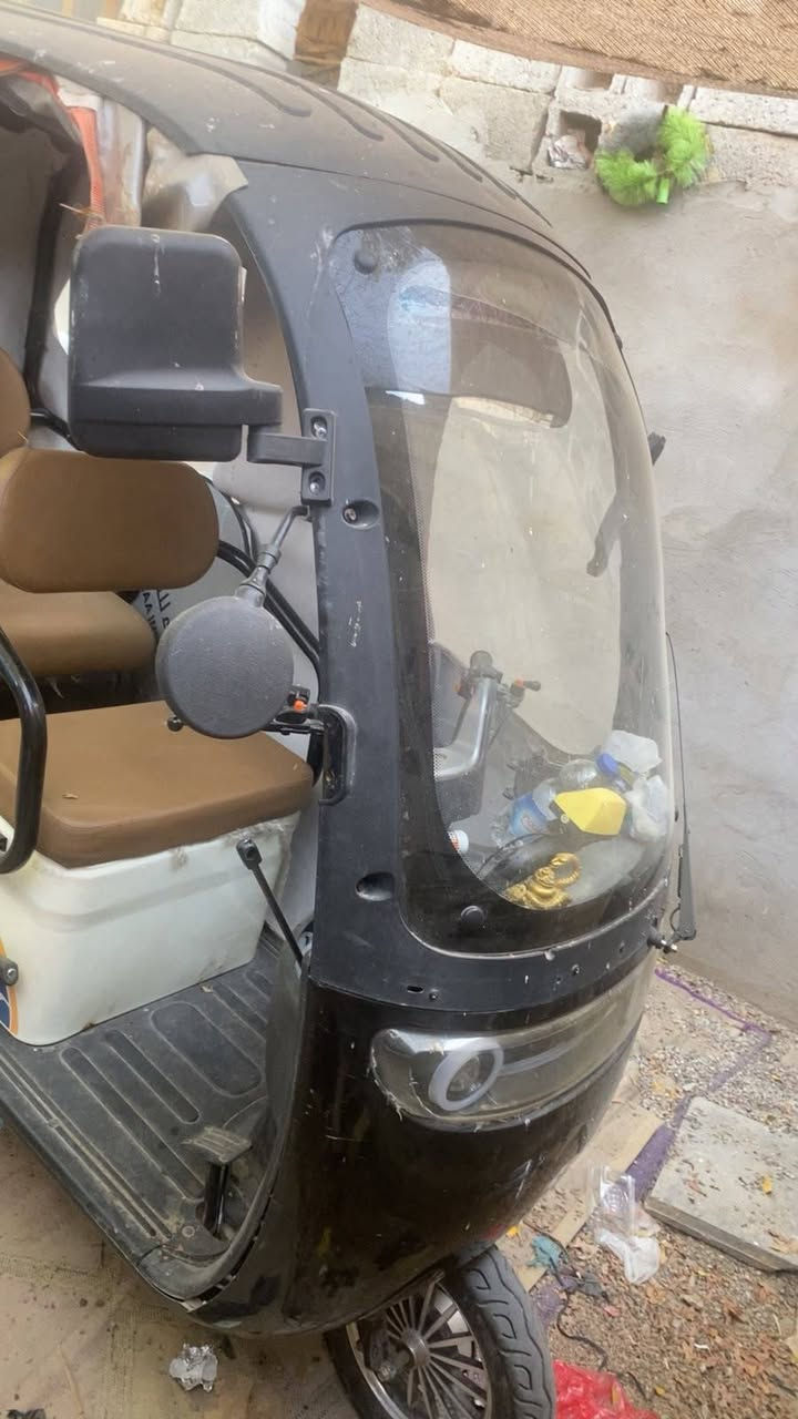 تكتك نضيفه مابيها كل ضرر ع الفحص
بطاريات جديده جادر مرايات كلشي كامل للبيع ***********
